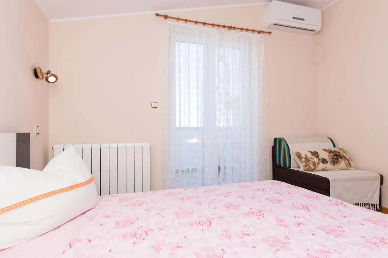 Pensiune Apartments And Rooms With Parking Space Krk - 5294 Veglia